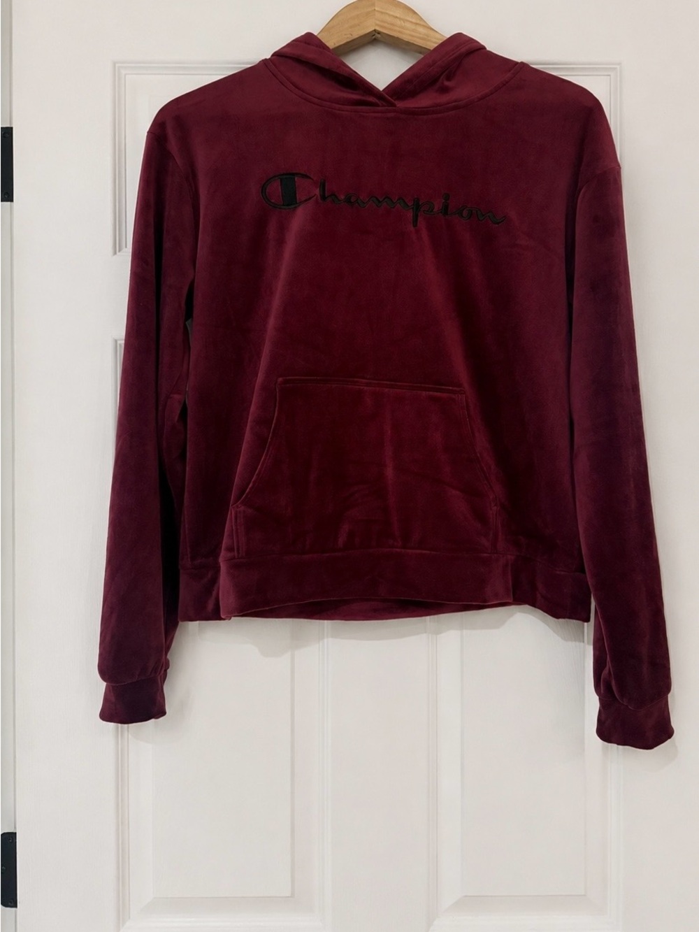 Champion Women’s Medium Burgundy Velour Hoodie Embroidered Logo Pullover